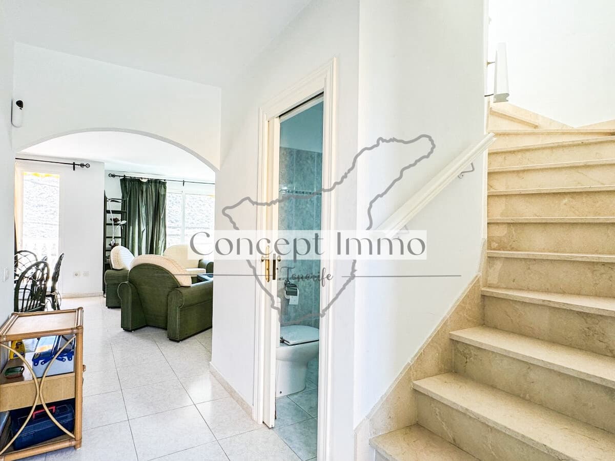 2 soverom Penthouse til salgs i Los Cristianos med svømmebasseng garasje - € 670 000 (Ref: 9405862)