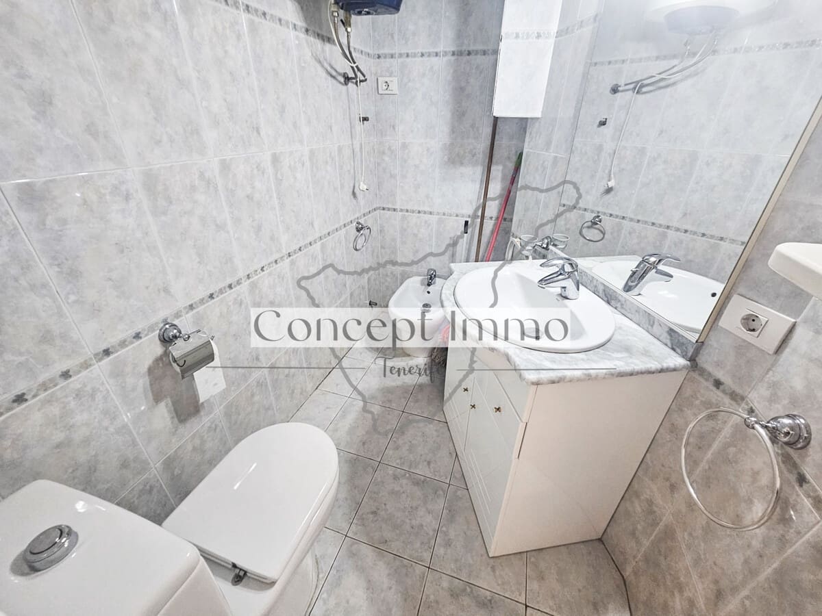 2 soverom Penthouse til salgs i Los Cristianos med svømmebasseng garasje - € 670 000 (Ref: 9405862)