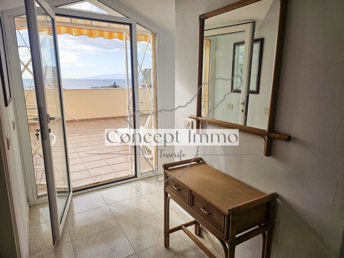 2 soverom Penthouse til salgs i Los Cristianos med svømmebasseng garasje - € 670 000 (Ref: 9405862)