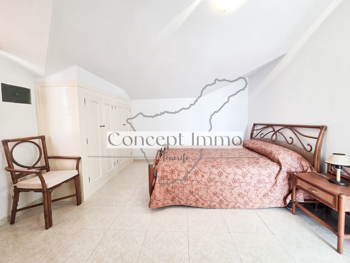 2 soverom Penthouse til salgs i Los Cristianos med svømmebasseng garasje - € 670 000 (Ref: 9405862)