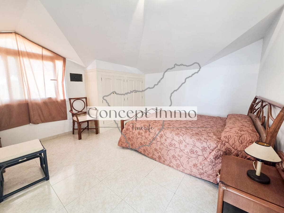 2 soverom Penthouse til salgs i Los Cristianos med svømmebasseng garasje - € 670 000 (Ref: 9405862)
