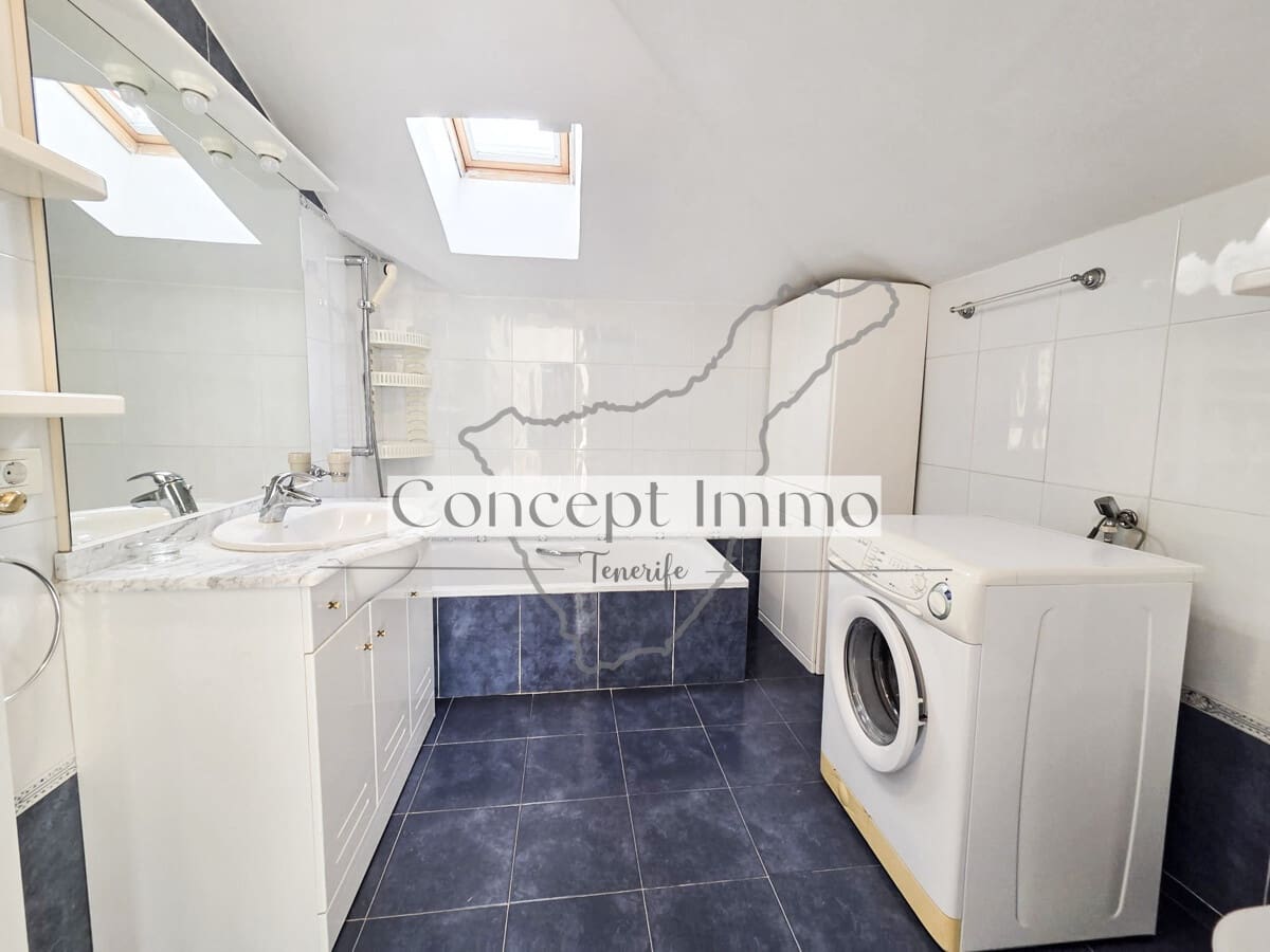 2 soverom Penthouse til salgs i Los Cristianos med svømmebasseng garasje - € 670 000 (Ref: 9405862)