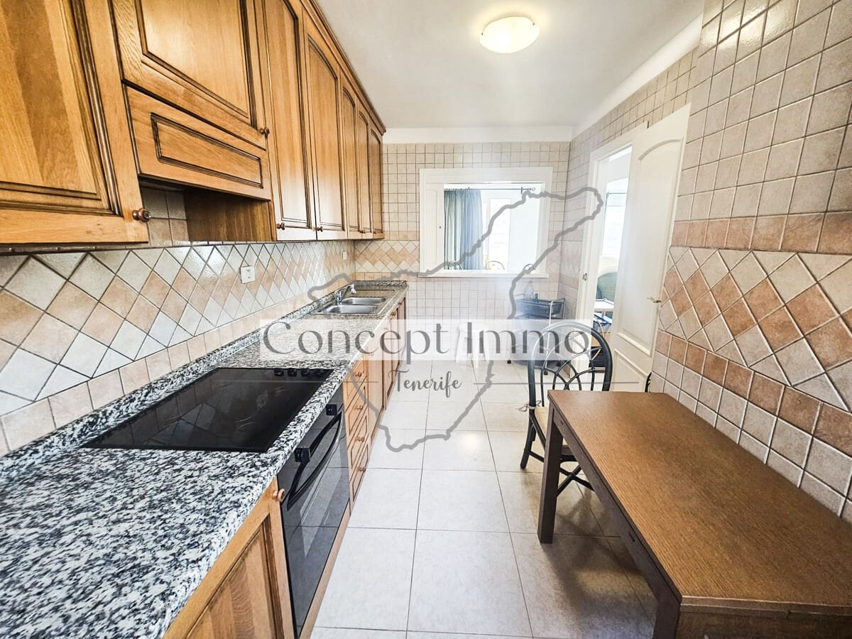 2 soverom Penthouse til salgs i Los Cristianos med svømmebasseng garasje - € 670 000 (Ref: 9405862)