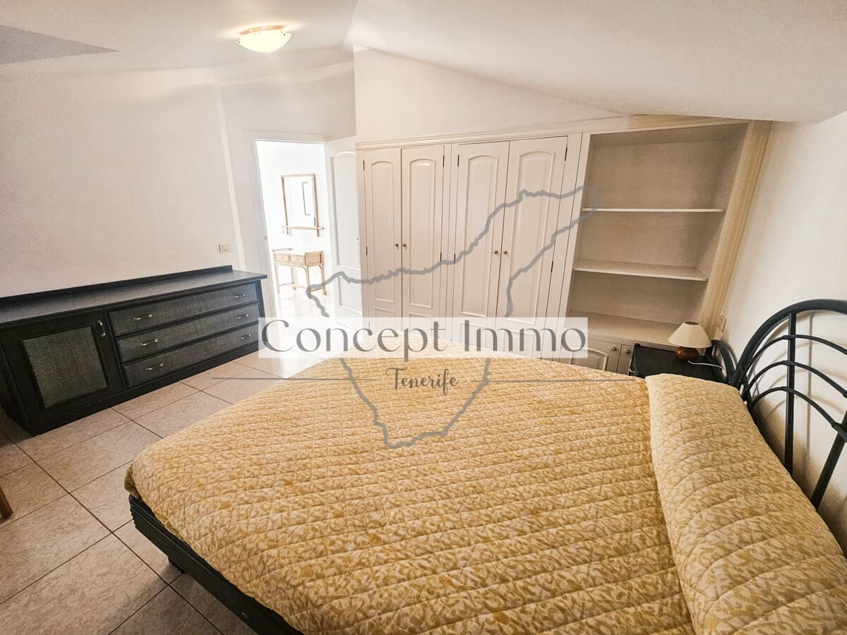 2 soverom Penthouse til salgs i Los Cristianos med svømmebasseng garasje - € 670 000 (Ref: 9405862)