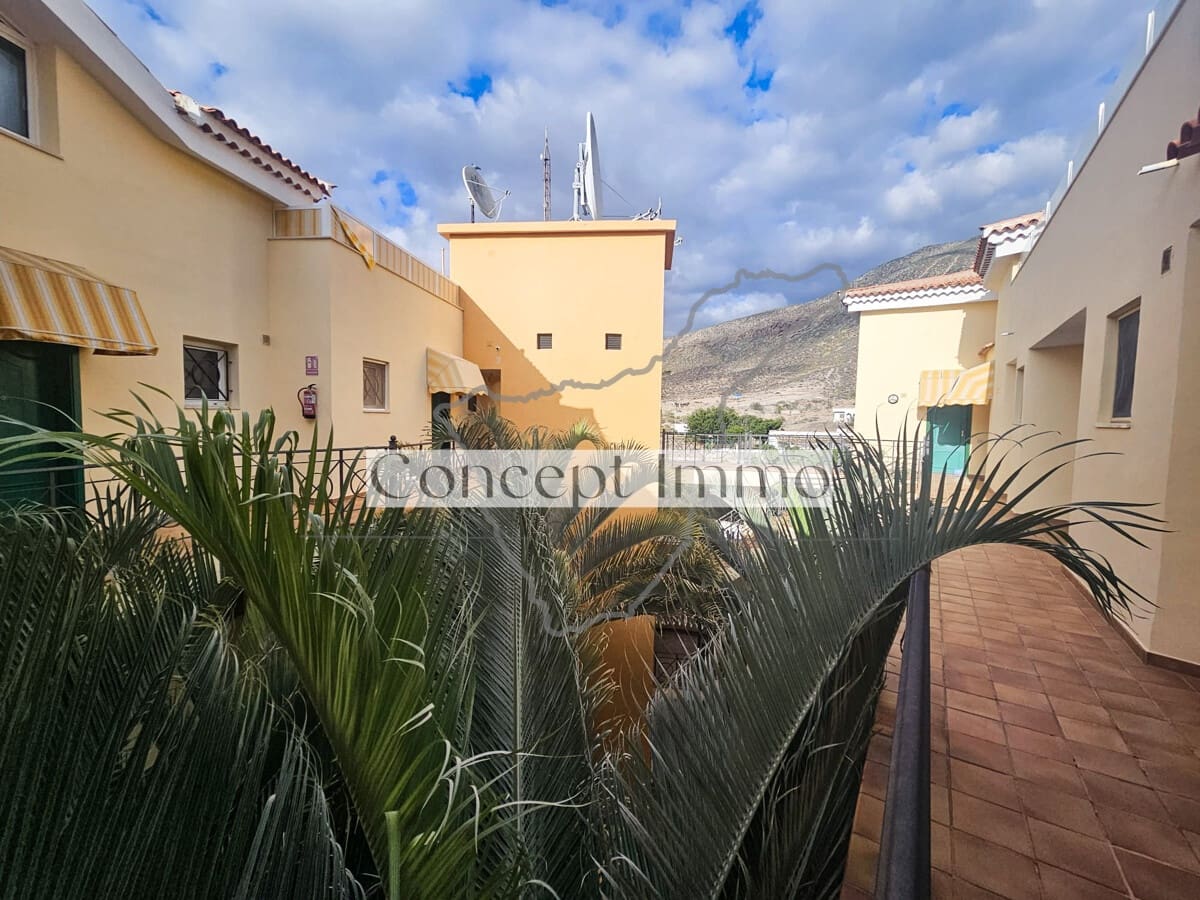 2 soverom Penthouse til salgs i Los Cristianos med svømmebasseng garasje - € 670 000 (Ref: 9405862)