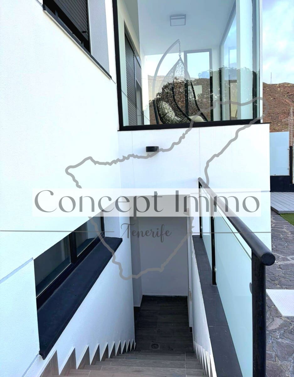 3 bedroom Townhouse for sale in Candelaria with pool garage - € 725,000 (Ref: 9498010)