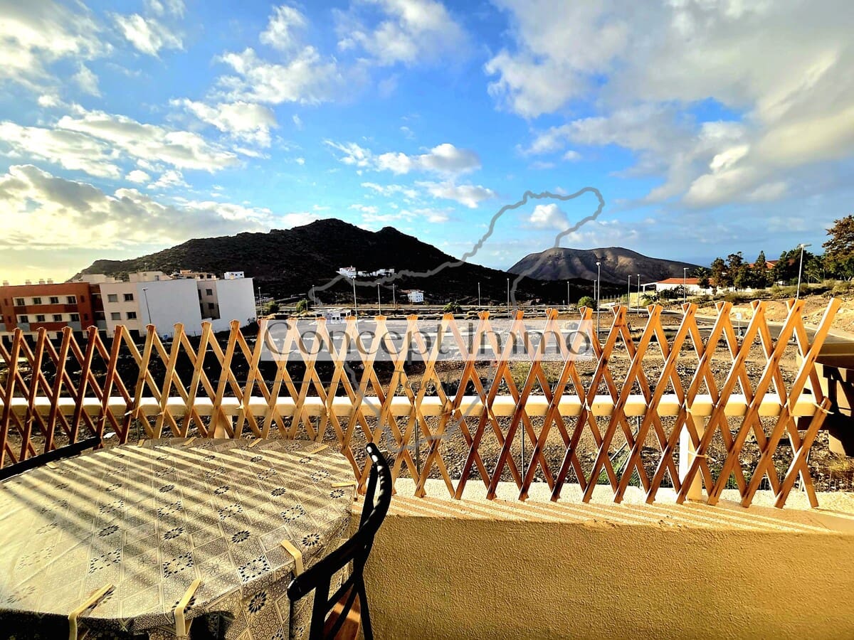 2 bedroom Flat for sale in La Camella - € 235,000 (Ref: 9511278)