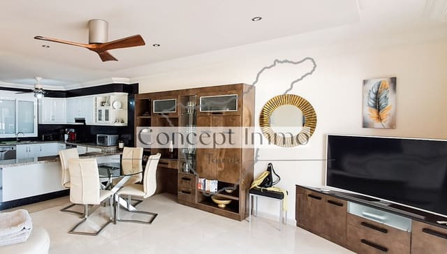 2 chambre Appartement à vendre à Roque del Conde, Adeje avec piscine garage - 400 000 € (Ref: 9629490)