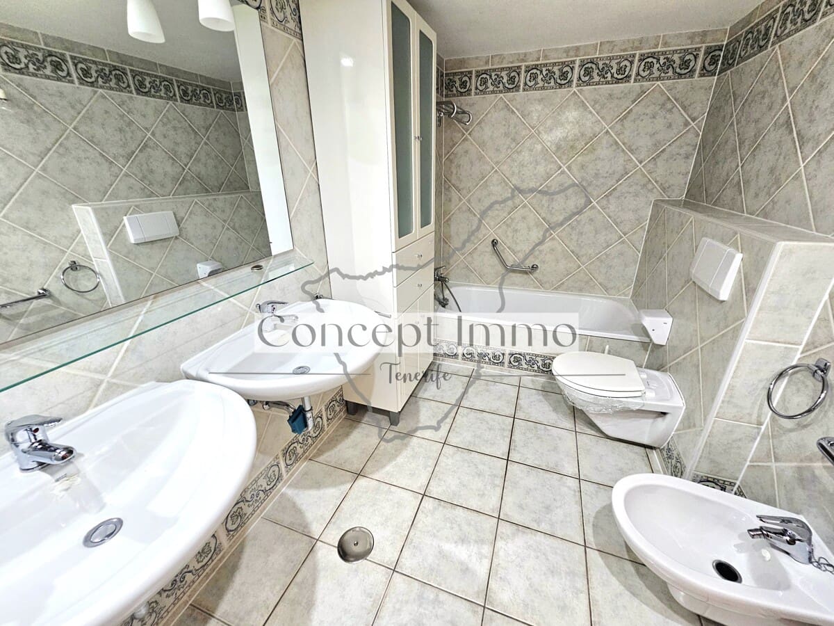 2 makuuhuone Asunto myytävänä paikassa Costa Adeje mukana uima-altaan - 549 000 € (Ref: 9638082)