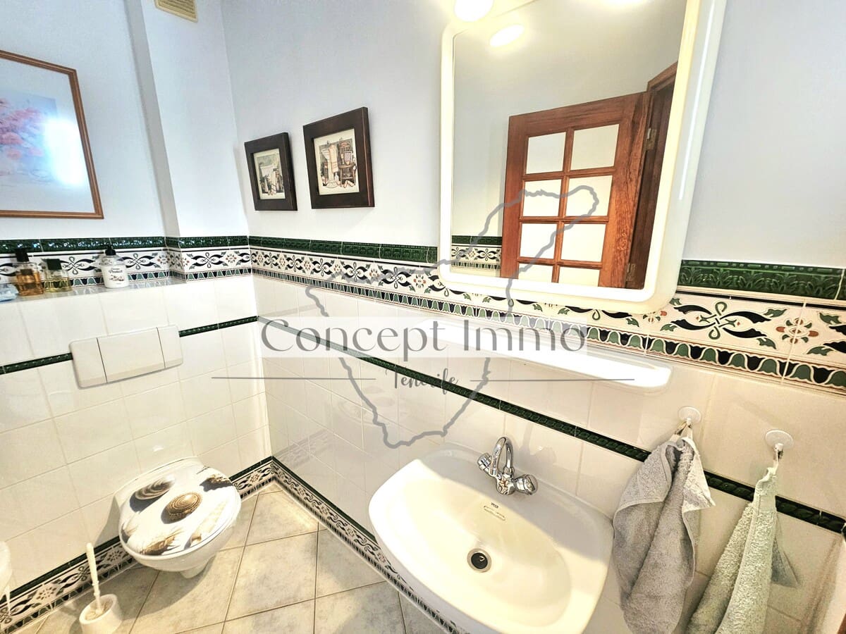 2 makuuhuone Asunto myytävänä paikassa Costa Adeje mukana uima-altaan - 549 000 € (Ref: 9638082)