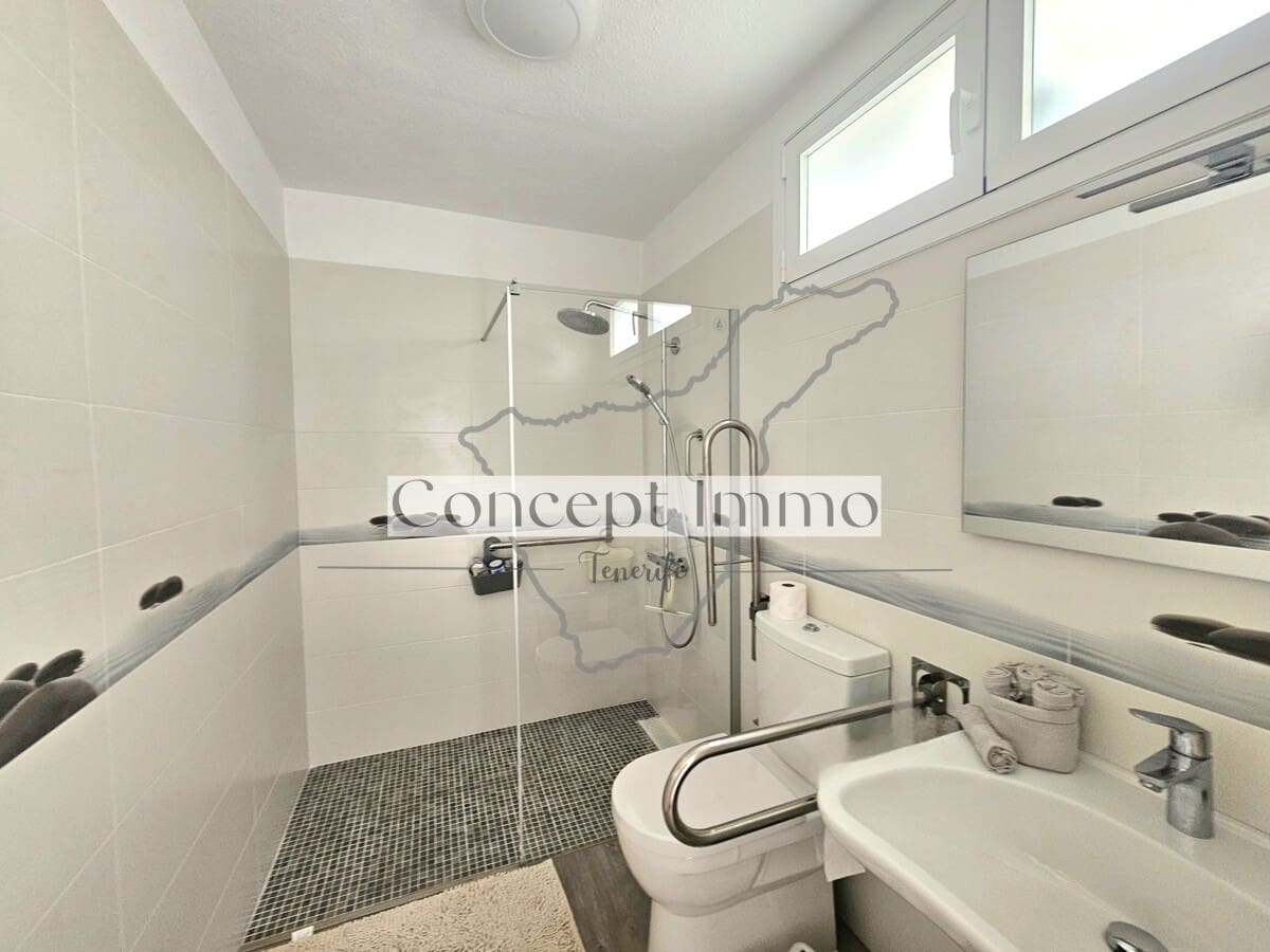 3 makuuhuone Omakotitalo myytävänä paikassa Palm-Mar mukana 
autotalli - 580 000 € (Ref: 9643393)