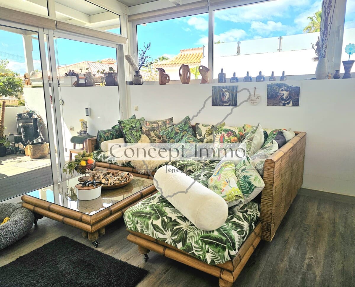 3 makuuhuone Omakotitalo myytävänä paikassa Palm-Mar mukana 
autotalli - 580 000 € (Ref: 9643393)