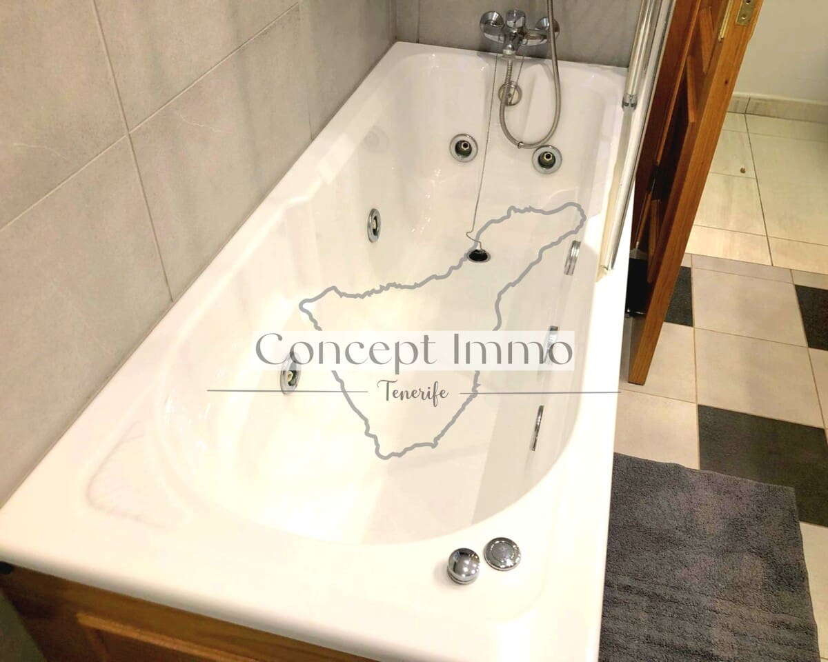 1 soverom Leilighet til salgs i Costa del Silencio med svømmebasseng - € 330 000 (Ref: 9665722)