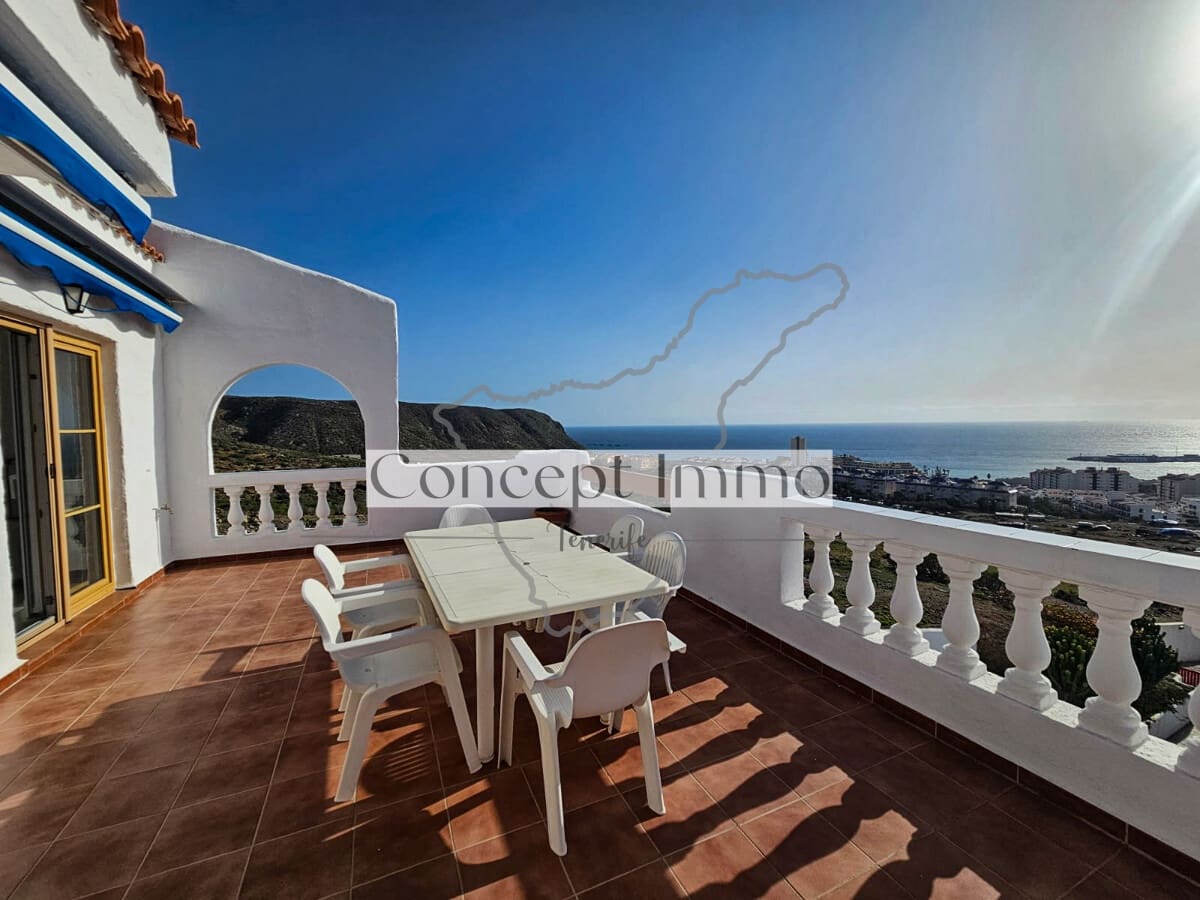 Ático de 2 habitaciones en Los Cristianos en venta con piscina garaje - 435.000 € (Ref: 9751506)