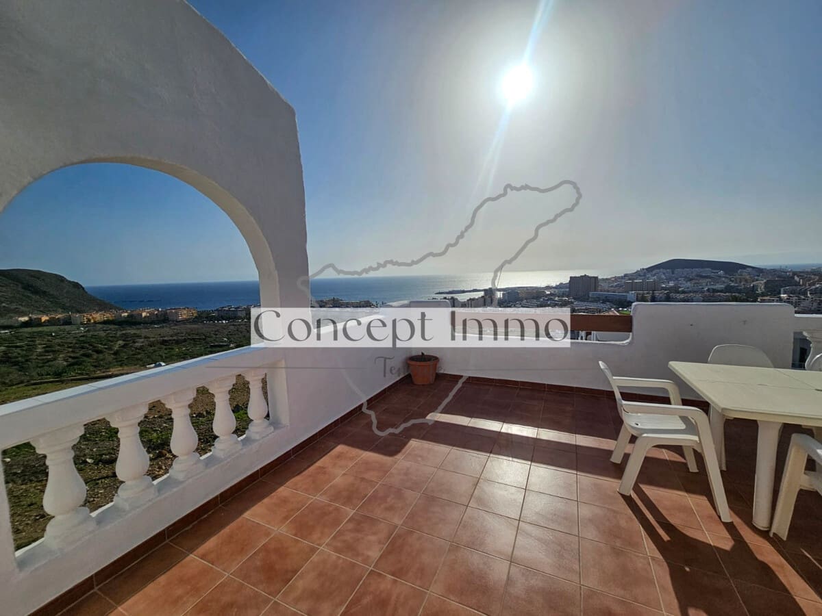 Ático de 2 habitaciones en Los Cristianos en venta con piscina garaje - 435.000 € (Ref: 9751506)