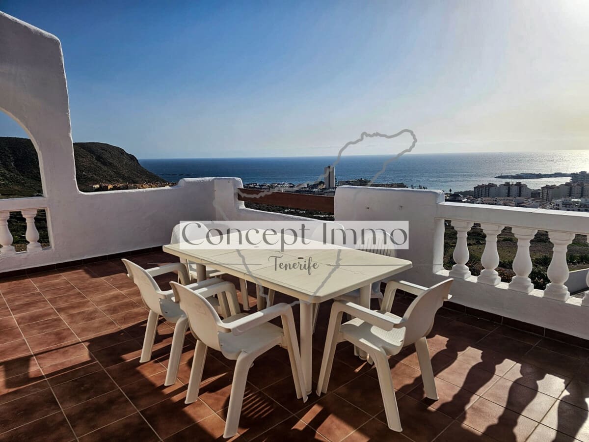 Ático de 2 habitaciones en Los Cristianos en venta con piscina garaje - 435.000 € (Ref: 9751506)