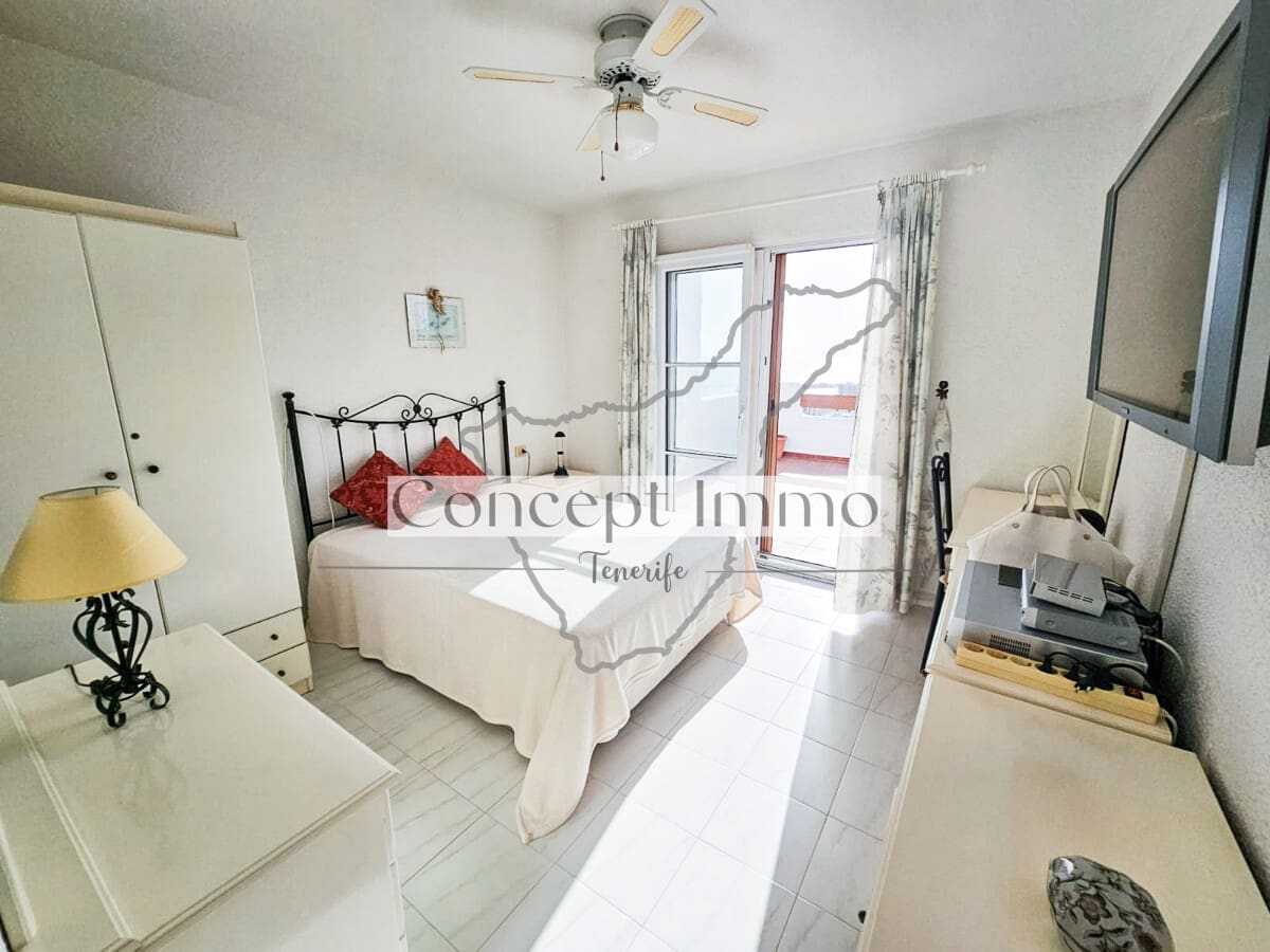 Ático de 2 habitaciones en Los Cristianos en venta con piscina garaje - 435.000 € (Ref: 9751506)