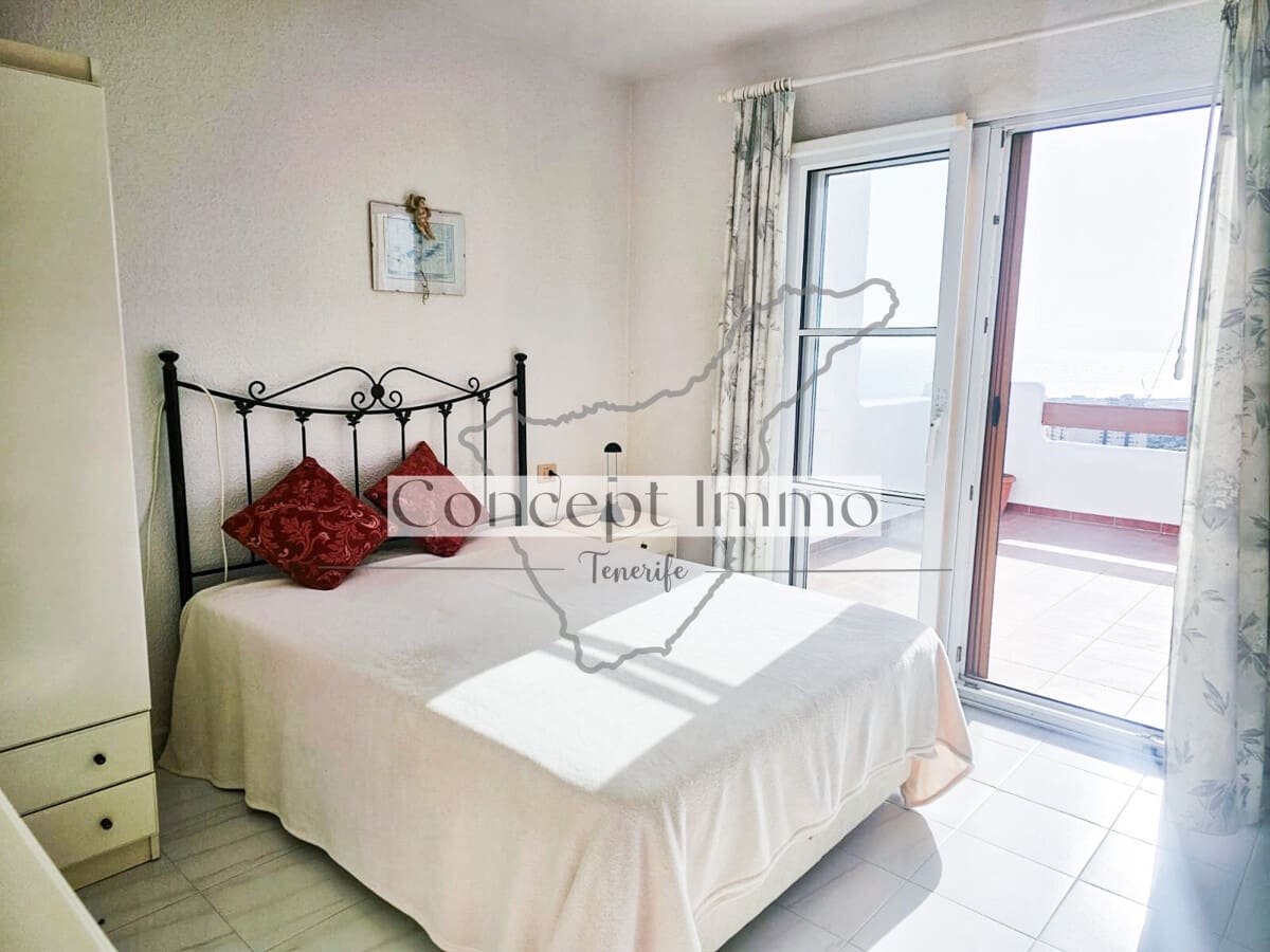 Ático de 2 habitaciones en Los Cristianos en venta con piscina garaje - 435.000 € (Ref: 9751506)