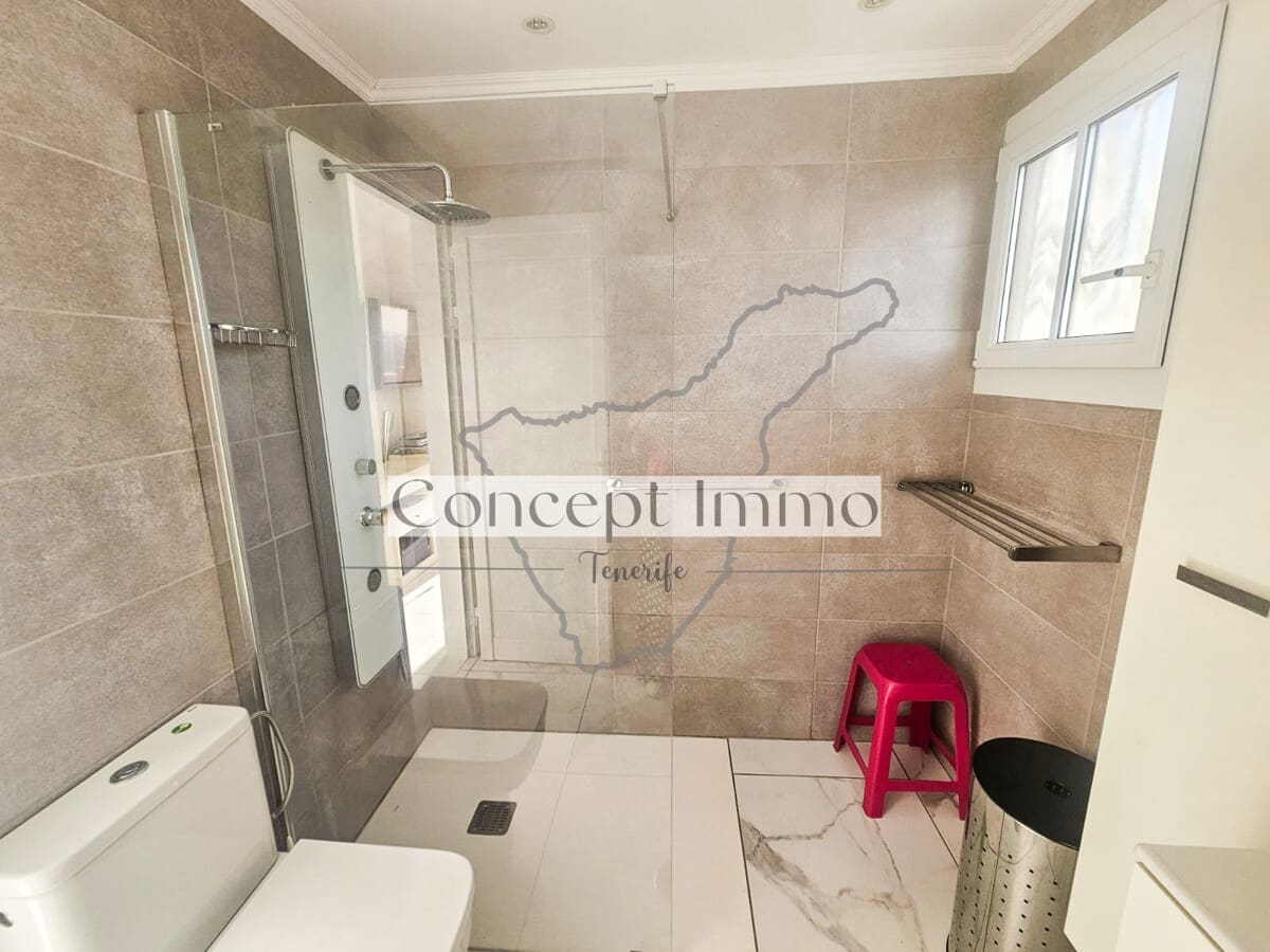 Ático de 2 habitaciones en Los Cristianos en venta con piscina garaje - 435.000 € (Ref: 9751506)