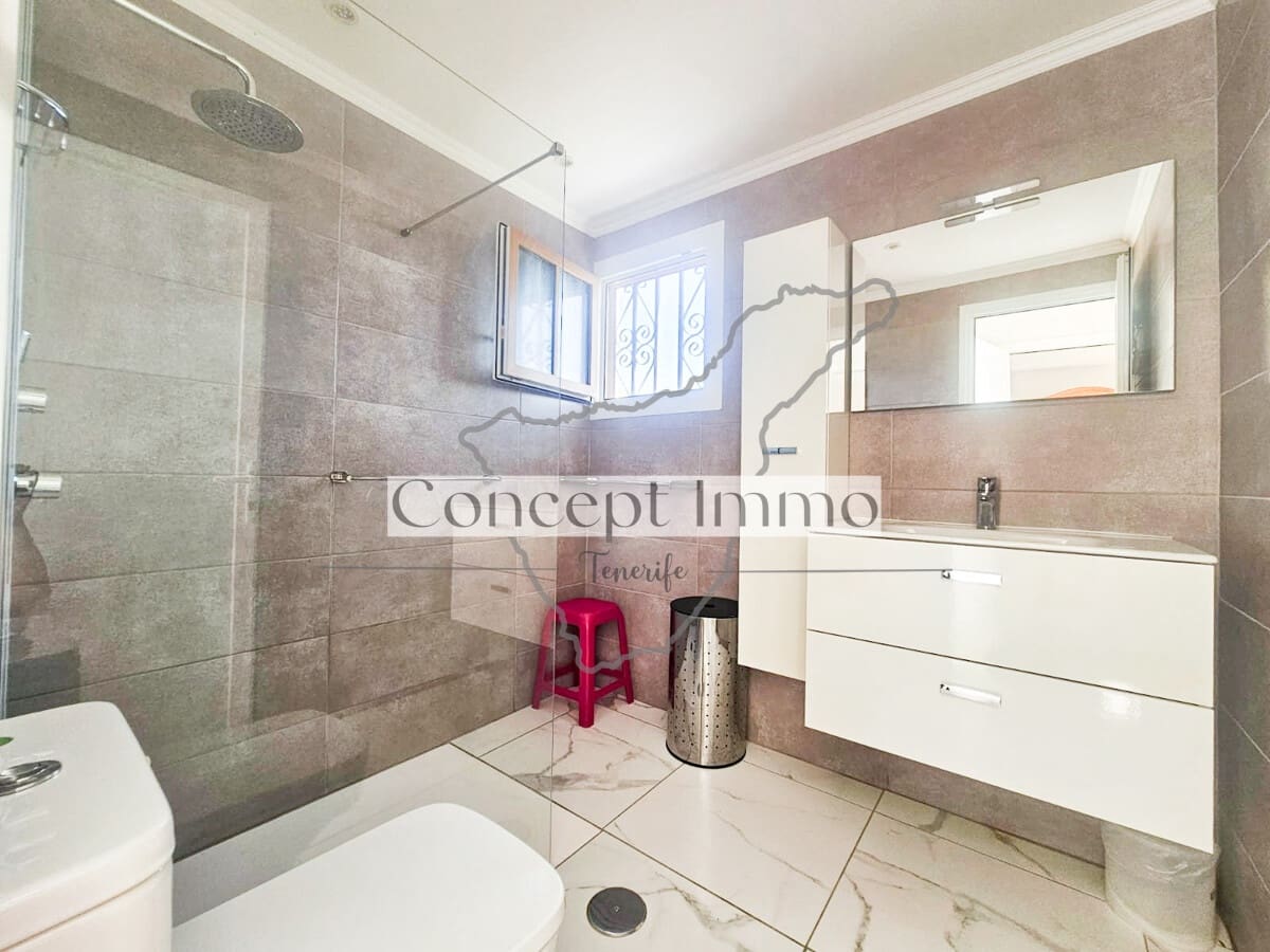 Ático de 2 habitaciones en Los Cristianos en venta con piscina garaje - 435.000 € (Ref: 9751506)