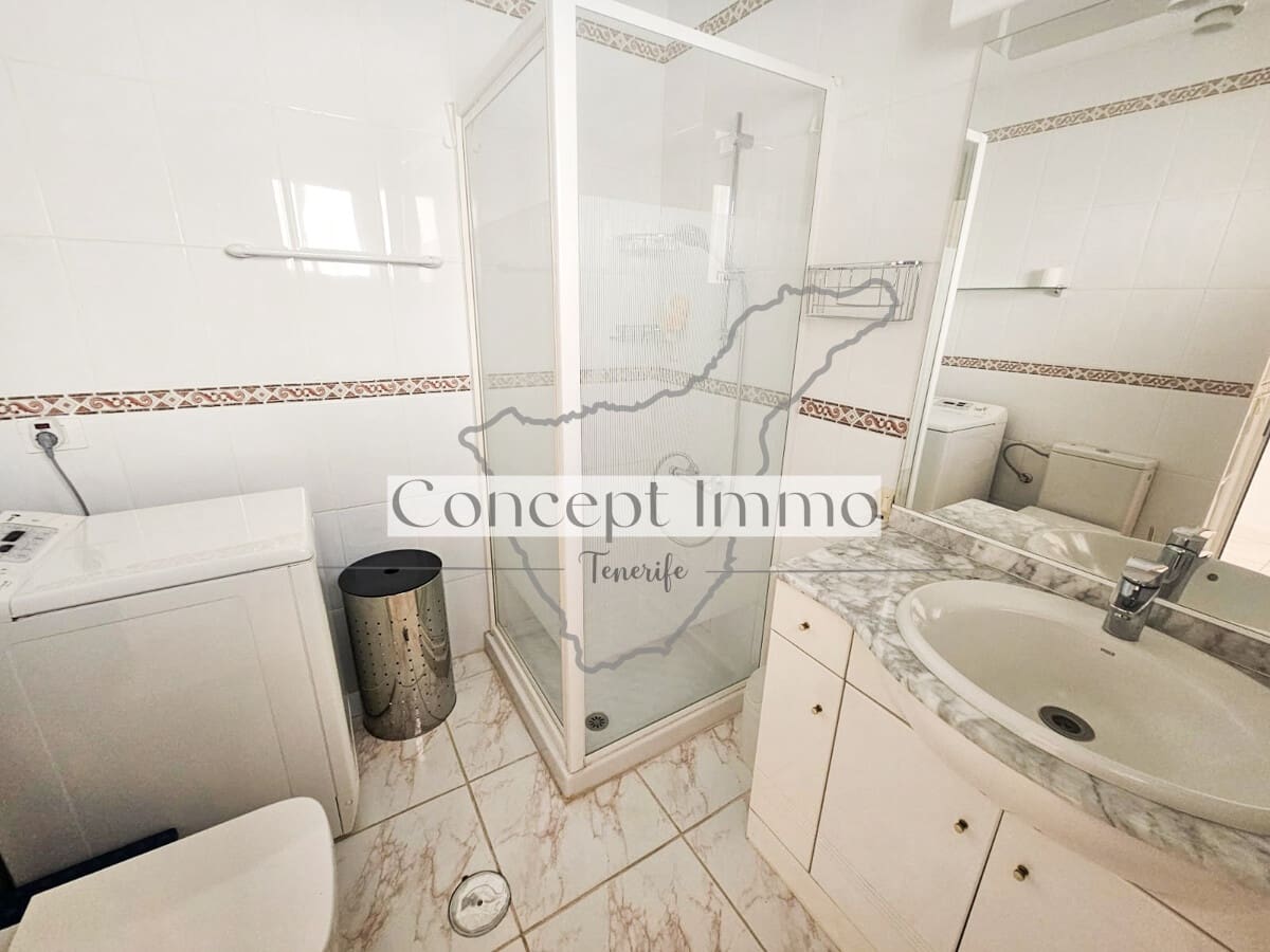 Ático de 2 habitaciones en Los Cristianos en venta con piscina garaje - 435.000 € (Ref: 9751506)