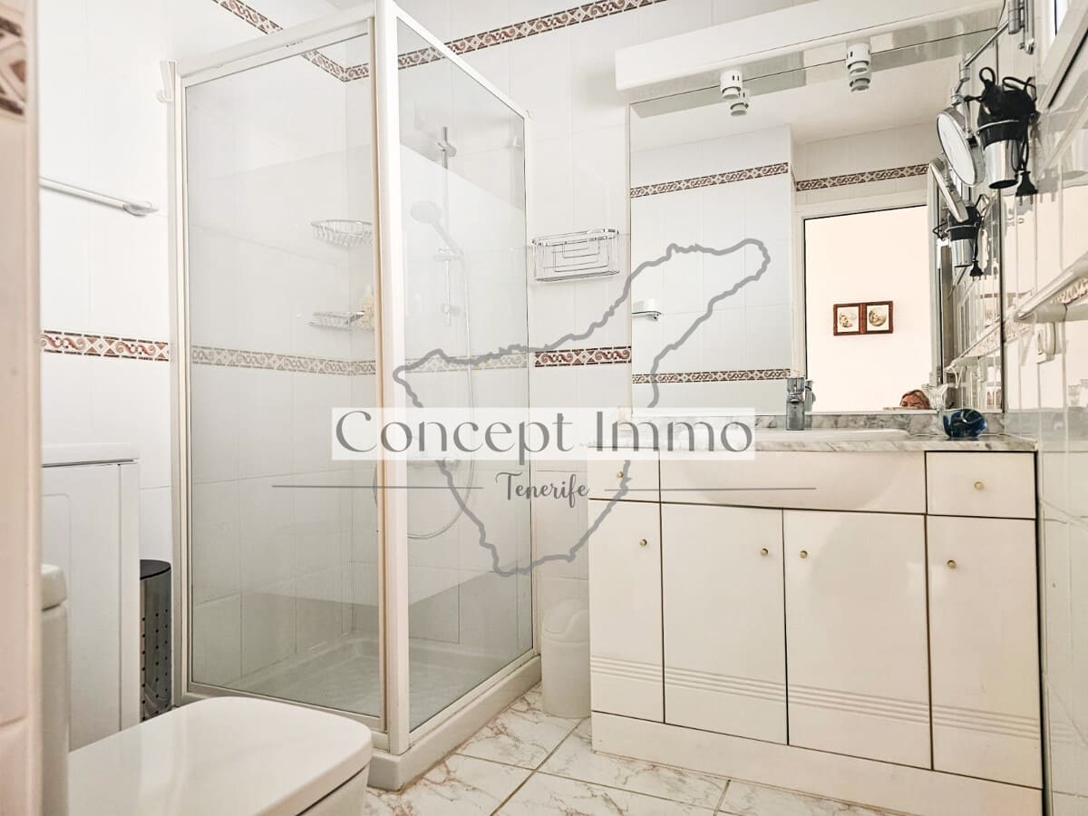 Ático de 2 habitaciones en Los Cristianos en venta con piscina garaje - 435.000 € (Ref: 9751506)