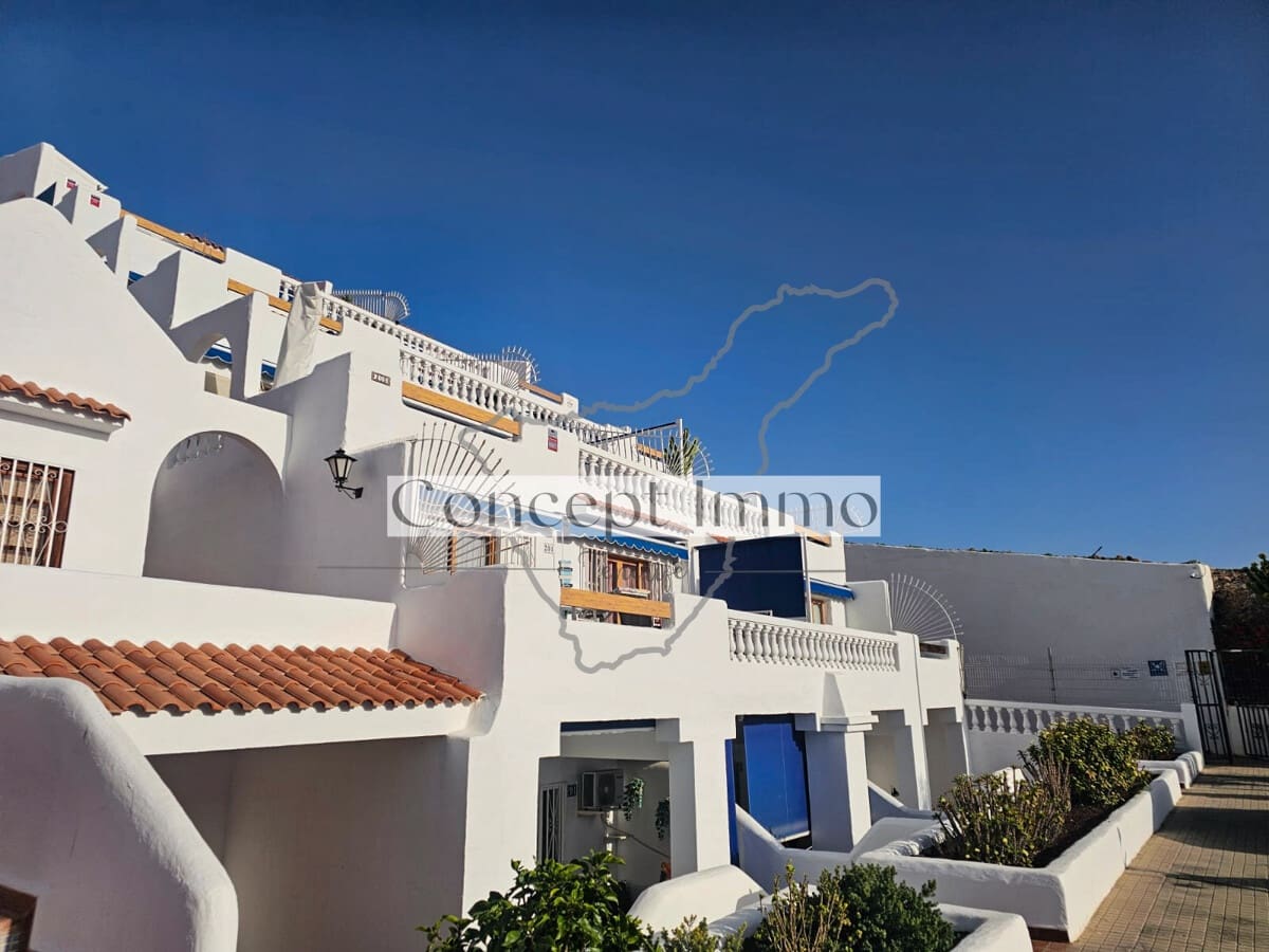 Ático de 2 habitaciones en Los Cristianos en venta con piscina garaje - 435.000 € (Ref: 9751506)