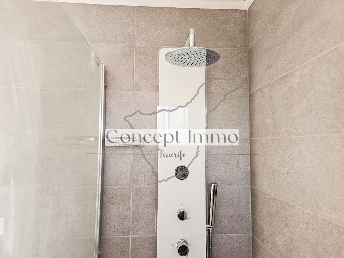 Ático de 2 habitaciones en Los Cristianos en venta con piscina garaje - 435.000 € (Ref: 9751506)