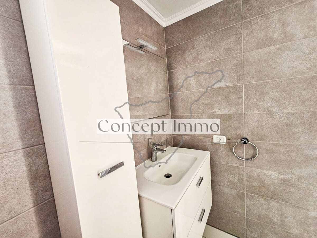 Ático de 2 habitaciones en Los Cristianos en venta con piscina garaje - 435.000 € (Ref: 9751506)