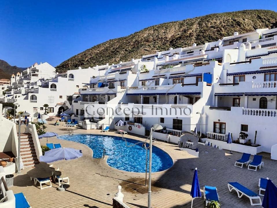 Ático de 2 habitaciones en Los Cristianos en venta con piscina garaje - 435.000 € (Ref: 9751506)