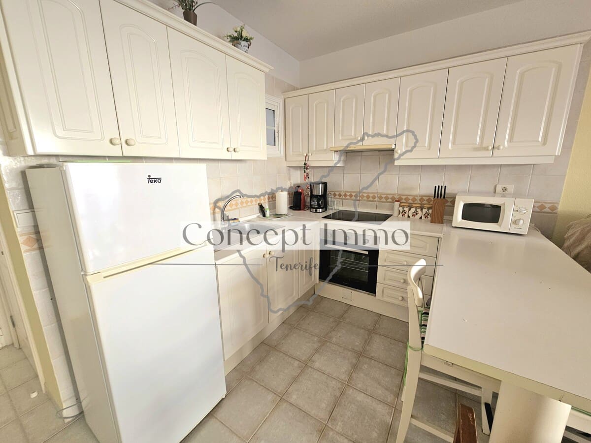 1 bedroom Flat for sale in Los Cristianos with pool - € 268,000 (Ref: 9833052)