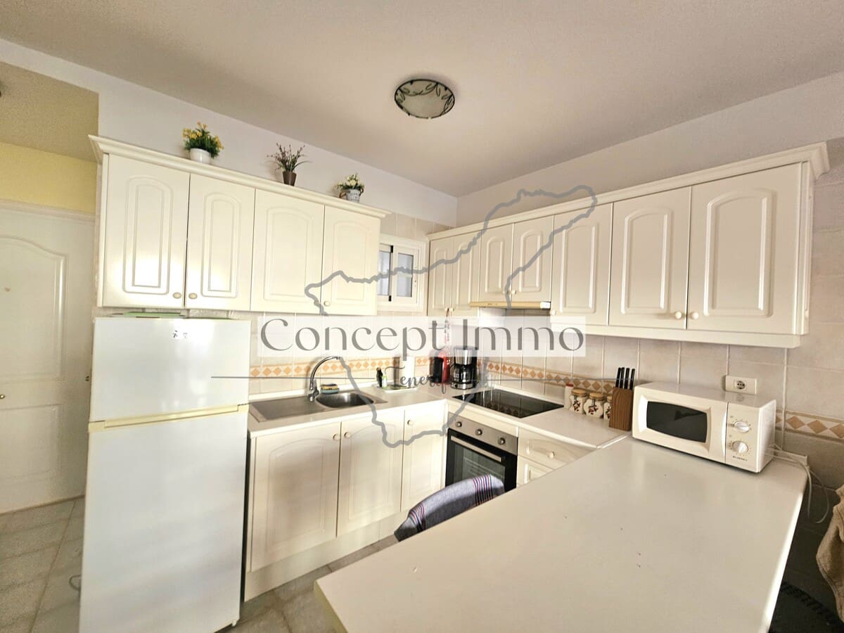 1 bedroom Flat for sale in Los Cristianos with pool - € 268,000 (Ref: 9833052)