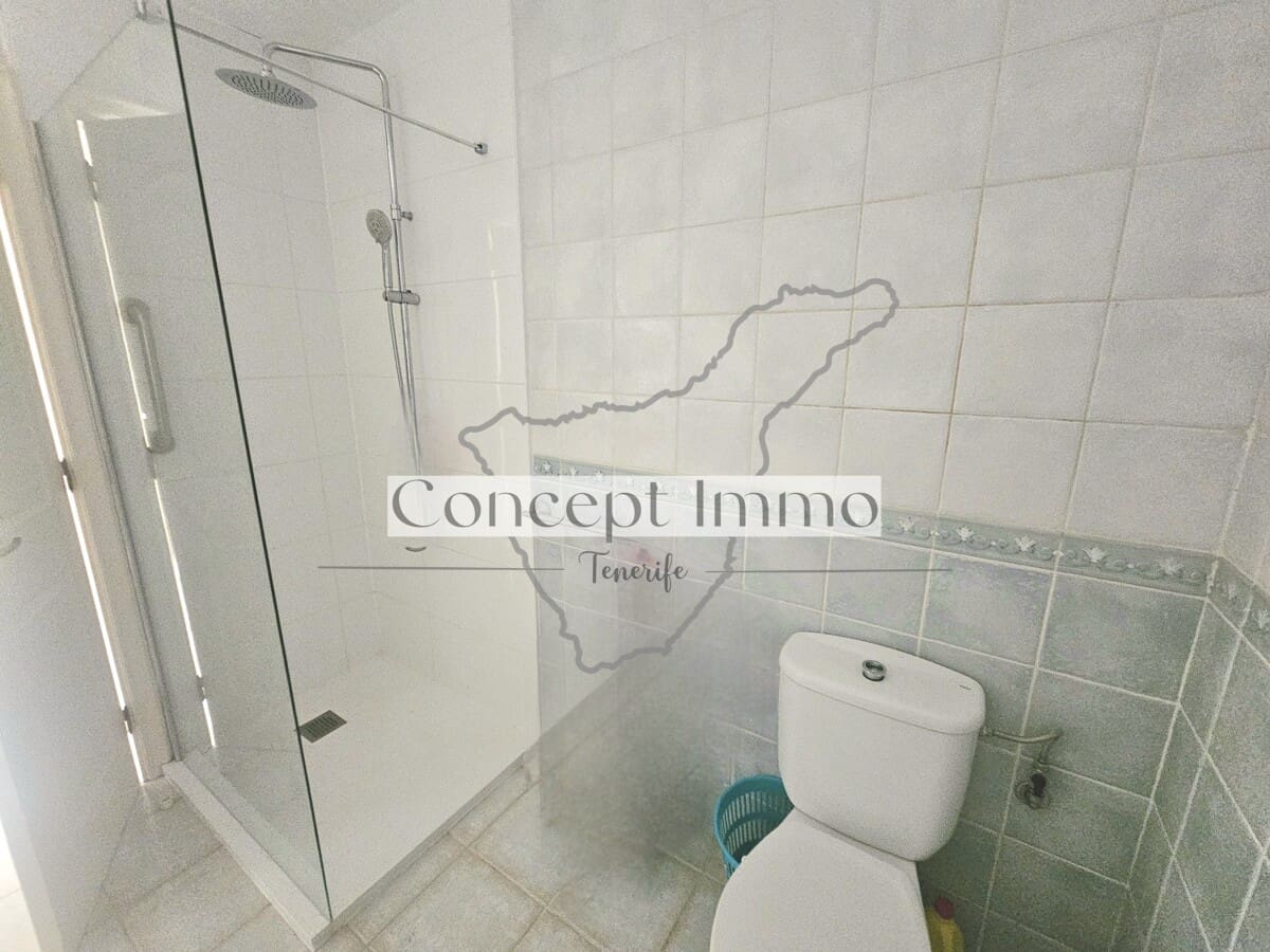 1 bedroom Flat for sale in Los Cristianos with pool - € 268,000 (Ref: 9833052)