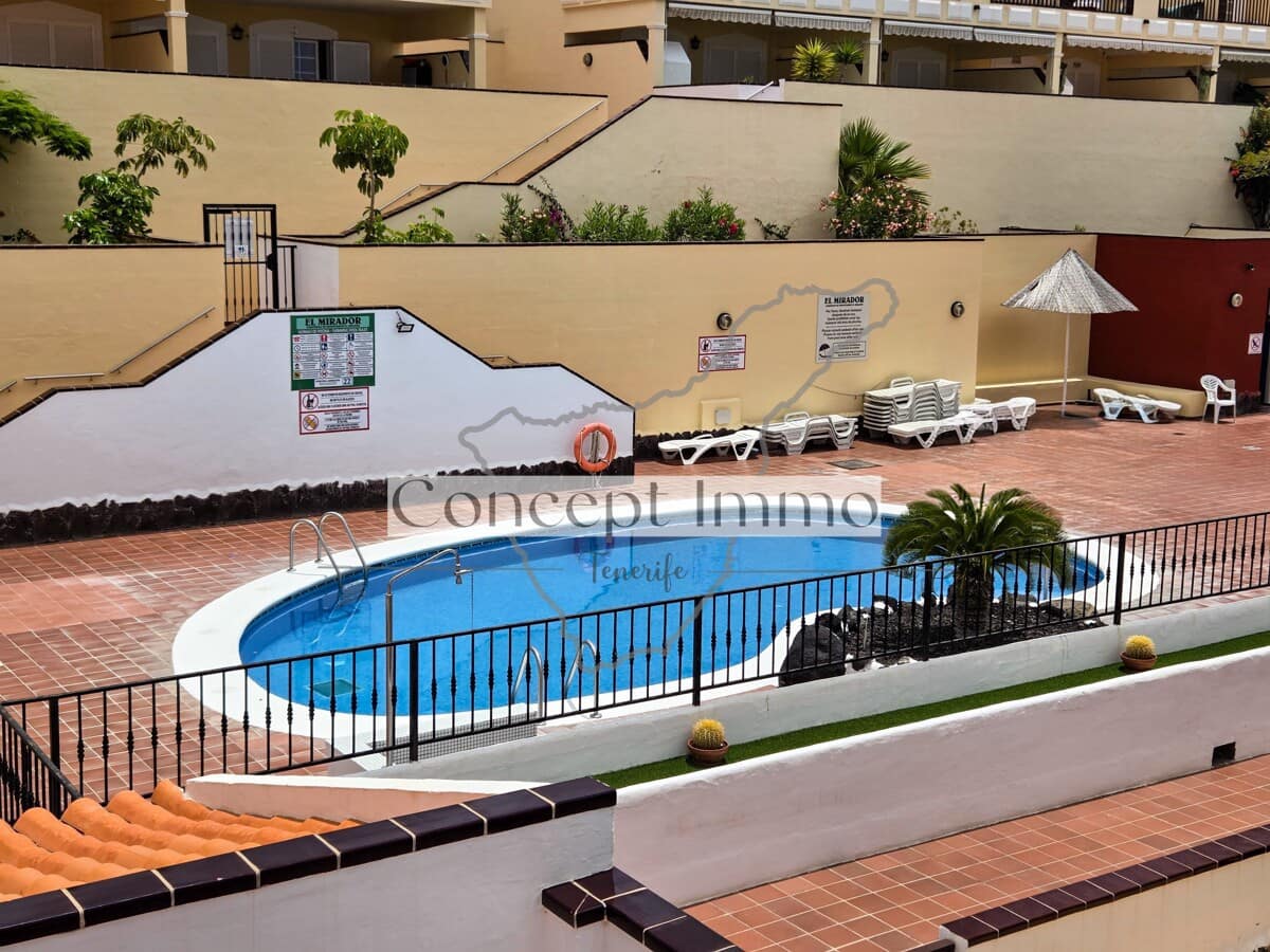 1 bedroom Flat for sale in Los Cristianos with pool - € 268,000 (Ref: 9833052)