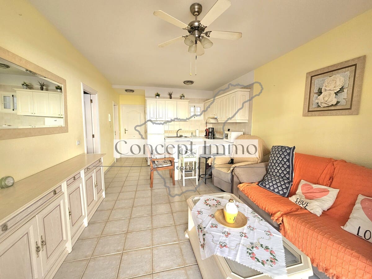 1 bedroom Flat for sale in Los Cristianos with pool - € 268,000 (Ref: 9833052)