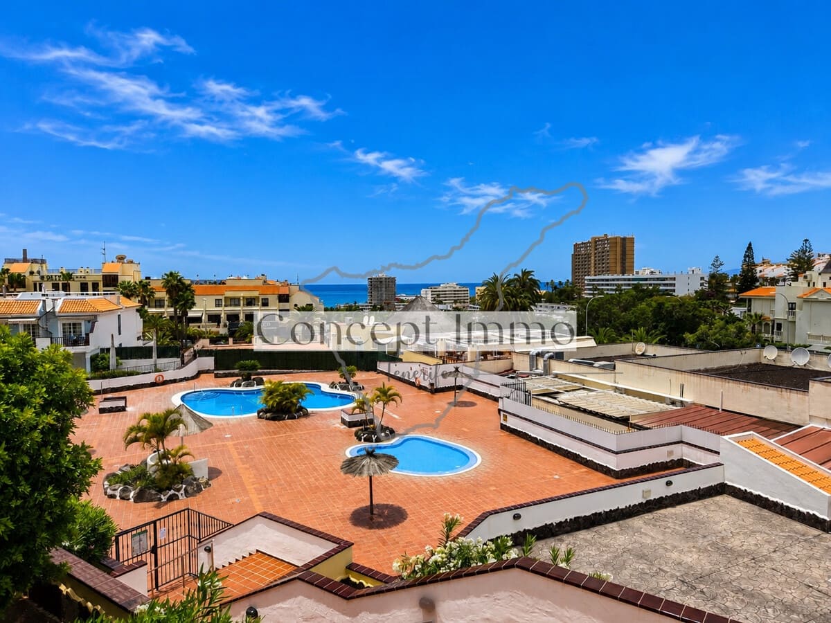 1 bedroom Flat for sale in Los Cristianos with pool - € 268,000 (Ref: 9833052)