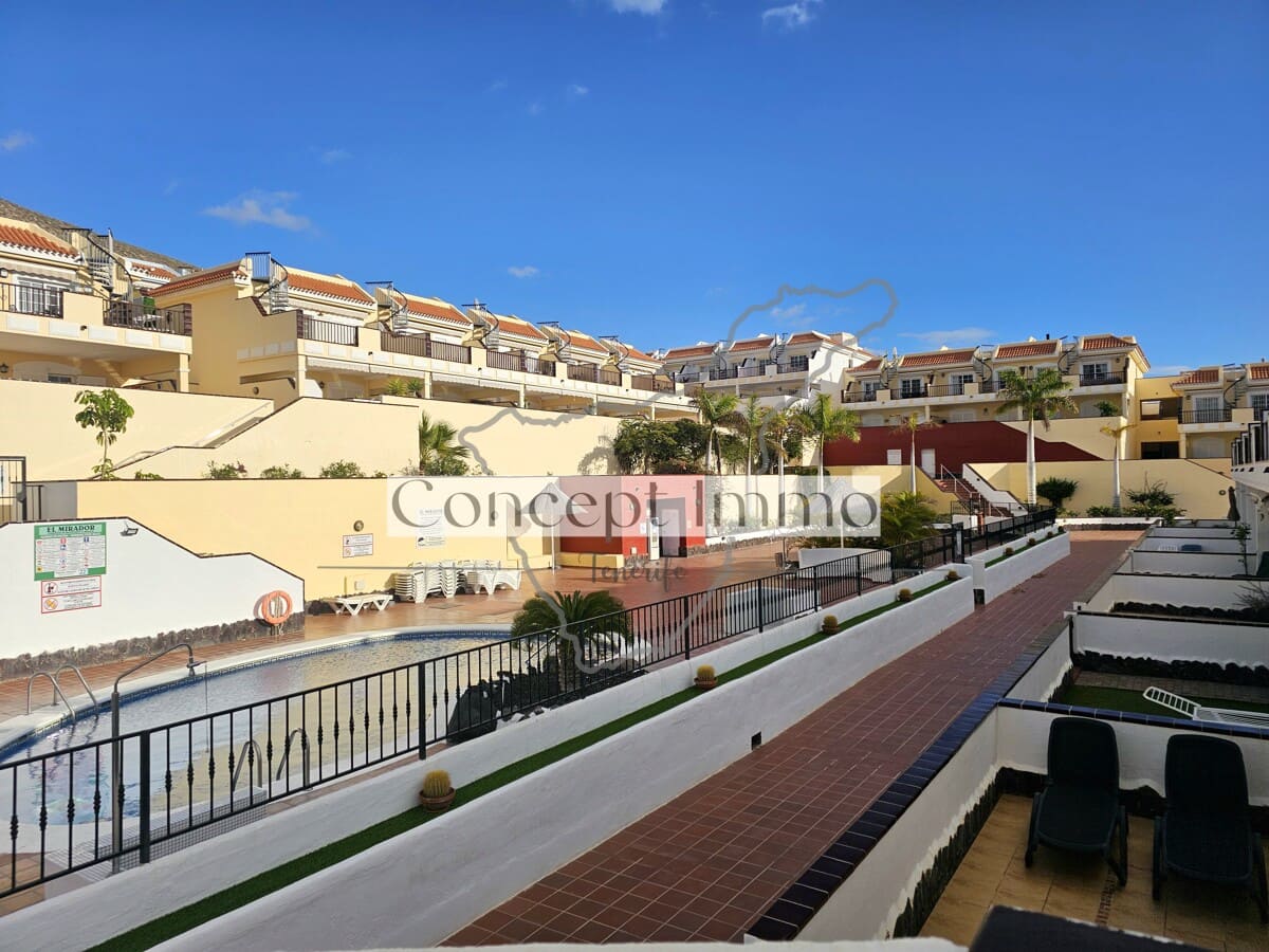 1 bedroom Flat for sale in Los Cristianos with pool - € 268,000 (Ref: 9833052)