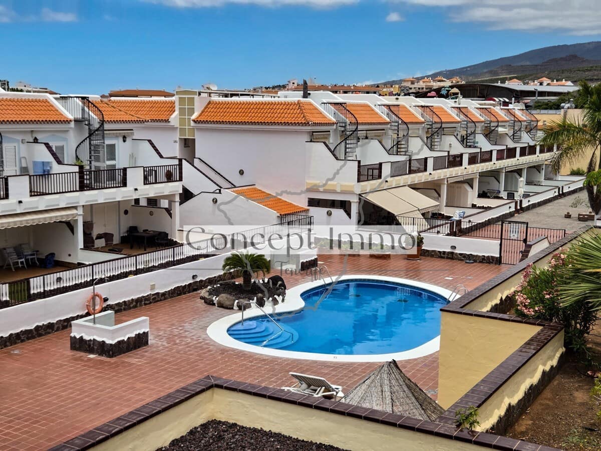 1 bedroom Flat for sale in Los Cristianos with pool - € 268,000 (Ref: 9833052)