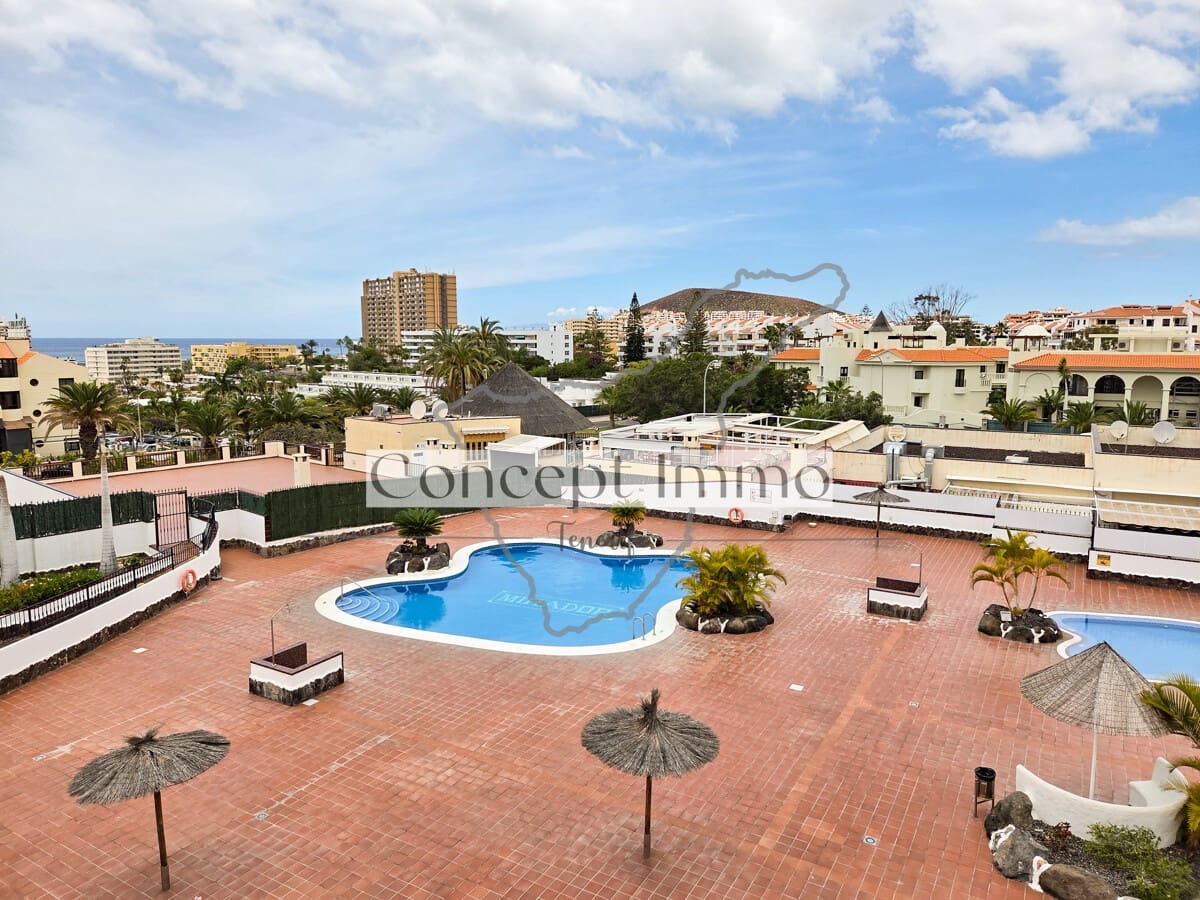 1 bedroom Flat for sale in Los Cristianos with pool - € 268,000 (Ref: 9833052)