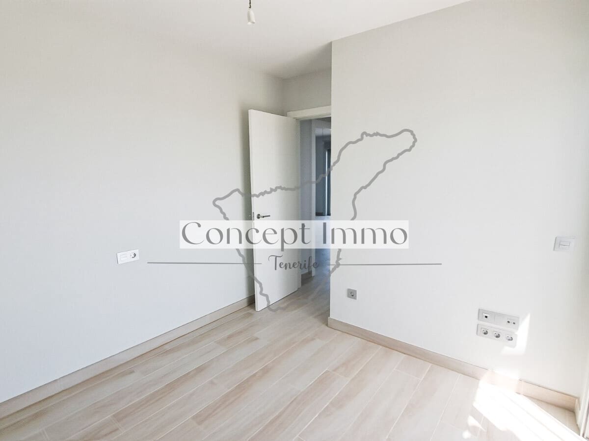 2 bedroom Flat for sale in Granadilla de Abona with pool garage - € 500,000 (Ref: 9834885)