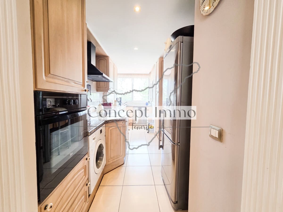 3 bedroom Flat for sale in Los Cristianos with pool - € 435,000 (Ref: 9844589)