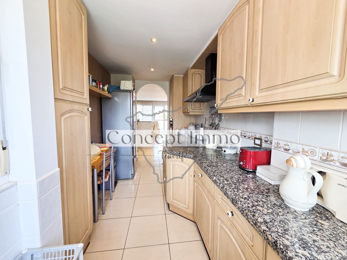 3 bedroom Flat for sale in Los Cristianos with pool - € 435,000 (Ref: 9844589)