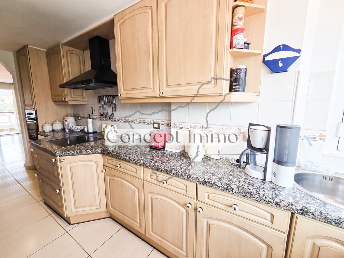 3 bedroom Flat for sale in Los Cristianos with pool - € 435,000 (Ref: 9844589)