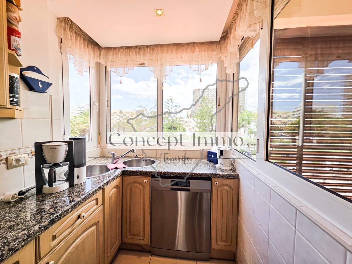 3 bedroom Flat for sale in Los Cristianos with pool - € 435,000 (Ref: 9844589)