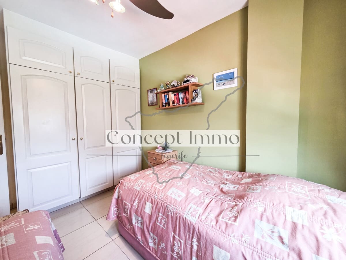 3 bedroom Flat for sale in Los Cristianos with pool - € 435,000 (Ref: 9844589)