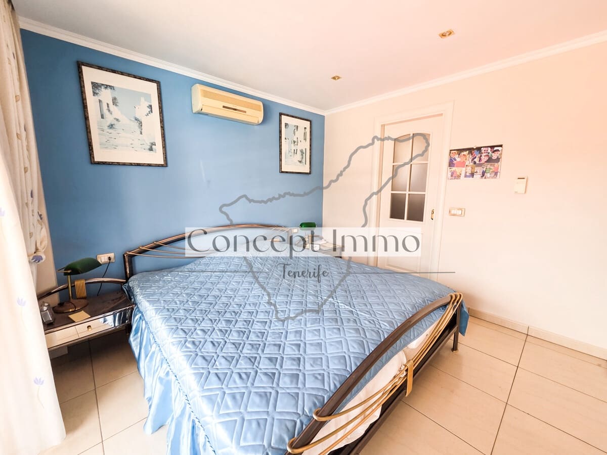 3 bedroom Flat for sale in Los Cristianos with pool - € 435,000 (Ref: 9844589)