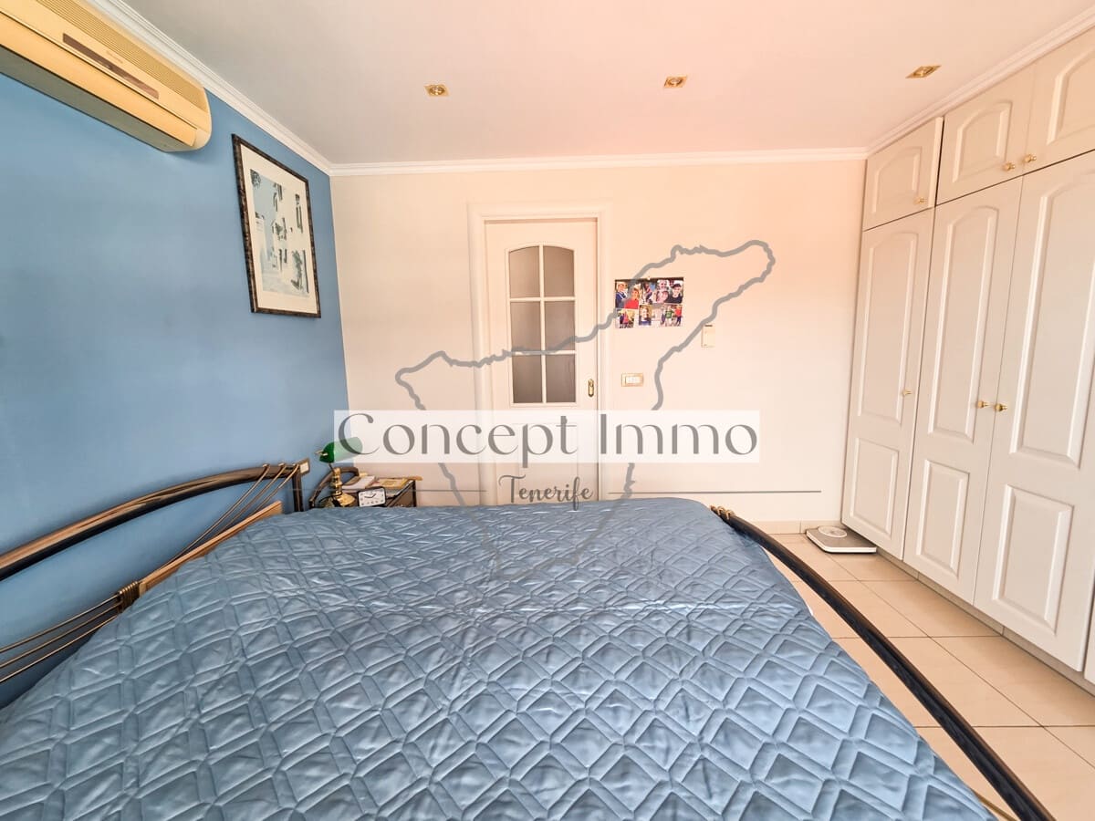 3 bedroom Flat for sale in Los Cristianos with pool - € 435,000 (Ref: 9844589)
