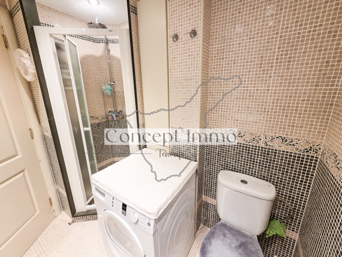 3 bedroom Flat for sale in Los Cristianos with pool - € 435,000 (Ref: 9844589)