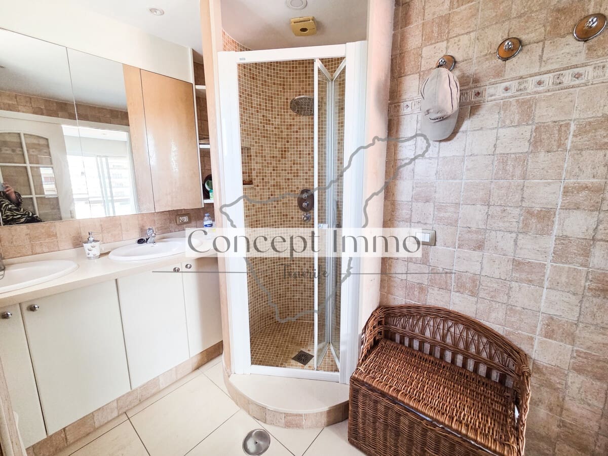 3 bedroom Flat for sale in Los Cristianos with pool - € 435,000 (Ref: 9844589)