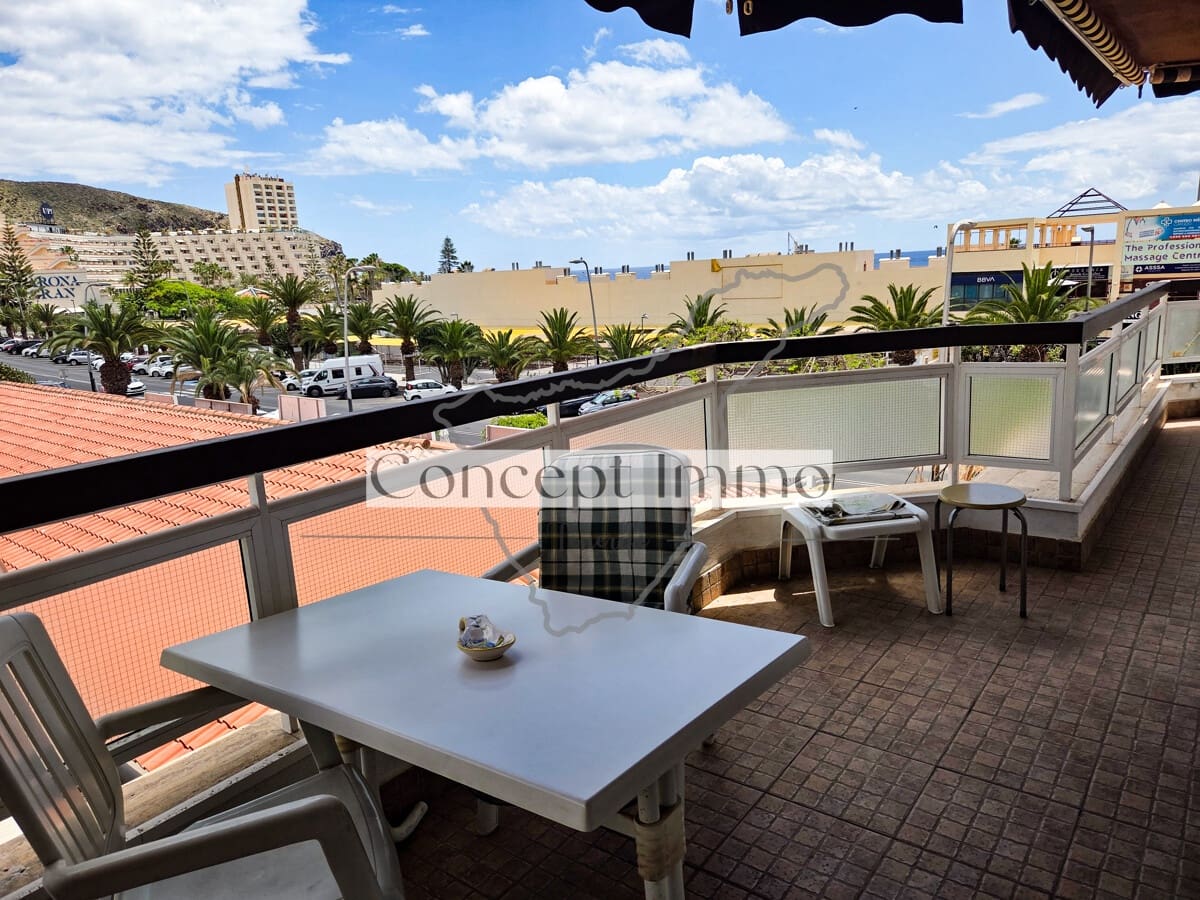 3 bedroom Flat for sale in Los Cristianos with pool - € 435,000 (Ref: 9844589)